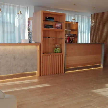 Cliphotel מלון 3*