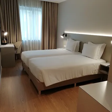 Cliphotel 3* וילה נובה דה גאיה