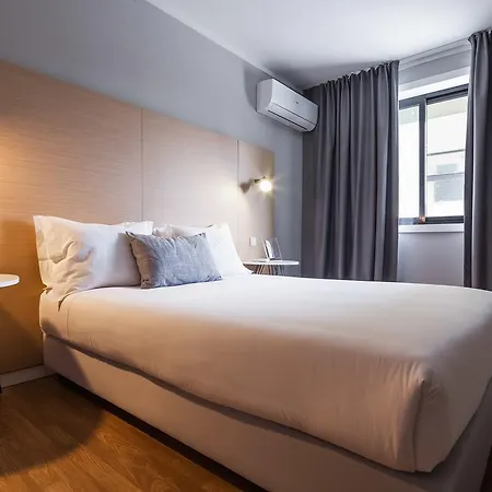 מלון Cliphotel 3*