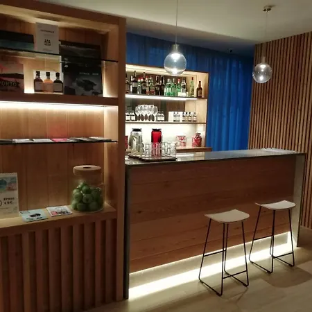 מלון Cliphotel 3*